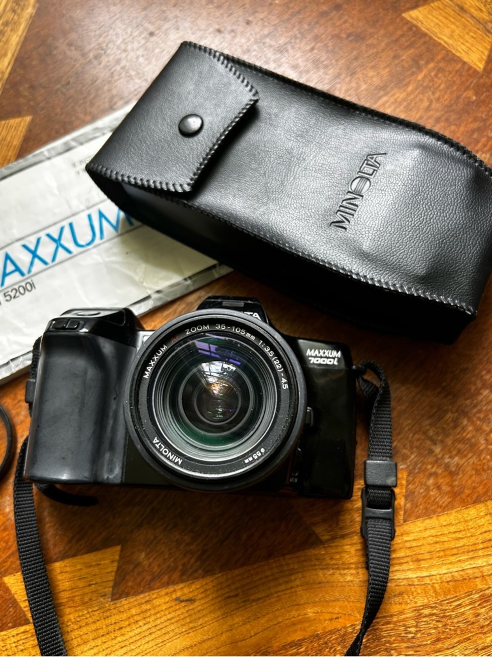 Minolta 7000i 35mm autofocus SLR camera with Maxxum Flash 5200i and flash case.